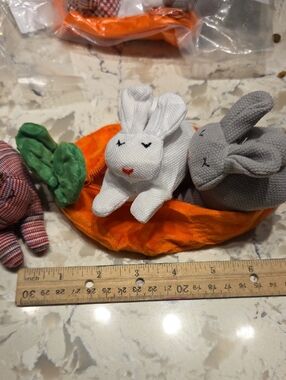 Easter Small Plush Bunny Toy - 3 Bunnies In Zippered Carrot Purse NWT
